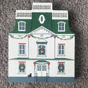 The Cats Meow Festive Green and White Holiday House